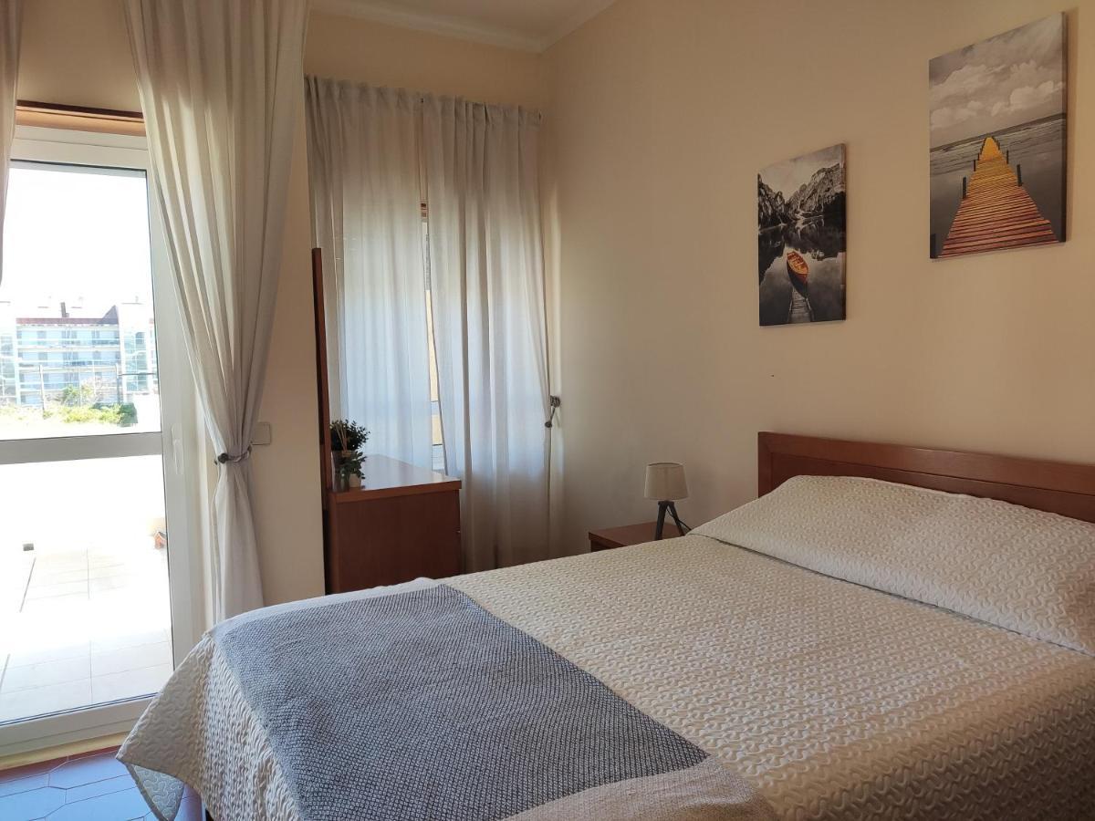 Apartment By The Beach! With Large Balcony! Sao Martinho do Porto Exterior photo