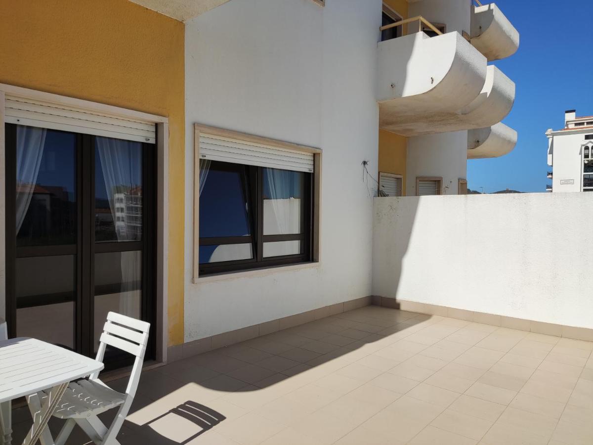 Apartment By The Beach! With Large Balcony! Sao Martinho do Porto Exterior photo